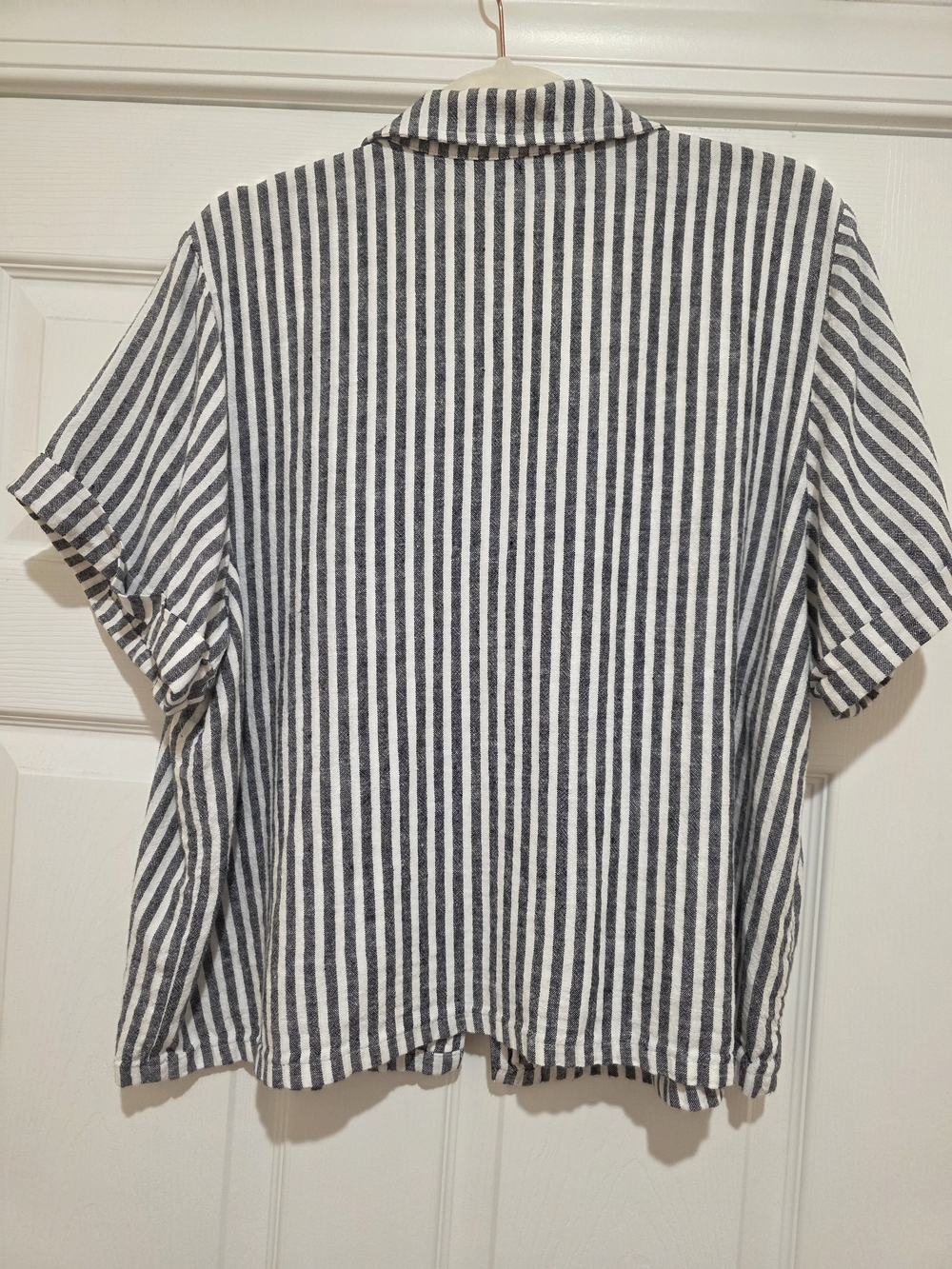 Banana Republic Black & White Stripe Linen Short-Sleeve Button Shirt - Picture 2 of 3